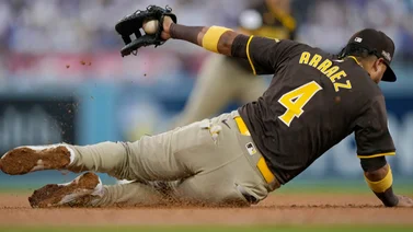 MLB: Luis Arráez silencia a sus críticos con una joyita defensiva (+Video)