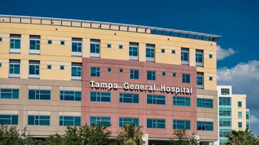 El Hospital General de Tampa instala un muro para luchar contra la tormenta