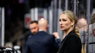 NHL: Conoce a Jessica Campell la primera coach en la historia de la liga