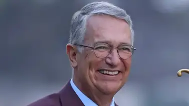 Regalan cervezas en paracaídas en pleno juego de beisbol (+Video) Regalan cervezas en paracaídas en pleno juego de beisbol (+Video)