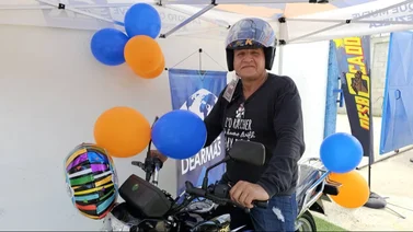 Así fue la entrega de la primera moto del sorteo Pega un palo y gana 