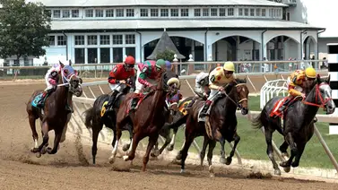 Jean Gregor Briceño con el batacazo del jueves en Laurel Park Jean Gregor Briceño con el batacazo del jueves en Laurel Park
