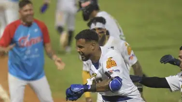 José "Cafecito" Martínez: El legado de su padre en cada batazo José "Cafecito" Martínez: El legado de su padre en cada batazo