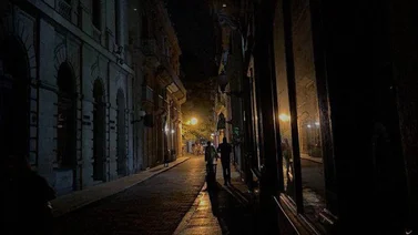 Cuba Enfrenta Apagón tras Desconexión del Sistema Eléctrico Nacional