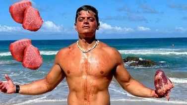 Gianpiero Fusco casi se ahoga con un trozo de carne