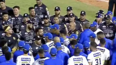 LVBP: Se desata el caos en el Caracas-Magallanes por pelotazo a Renato Núñez (+Video)