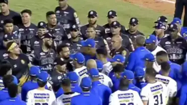LVBP: Se desata el caos en el Caracas-Magallanes por pelotazo a Renato Núñez (+Video) LVBP: Se desata el caos en el Caracas-Magallanes por pelotazo a Renato Núñez (+Video)