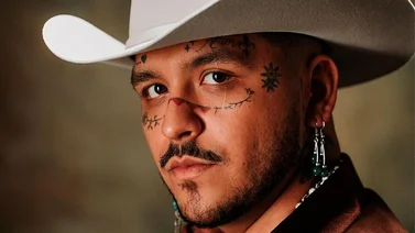 Le cae demanda a Christian Nodal en Colombia 