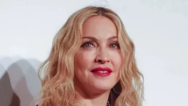 Madonna visita la tumba de sus seres queridos 