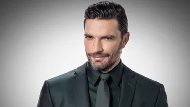 A sus 54 años Julián Gil se quita la ropa 