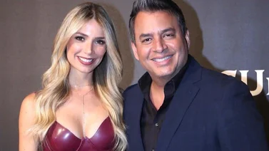 Esposa de Daniel Sarcos muy atrevida desde la playa