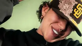 Beéle estaría empatado con esta famosa actriz 14 años mayor que él