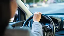 Prohíben las licencias de conducir a los conductores que no cumplan con este requisito