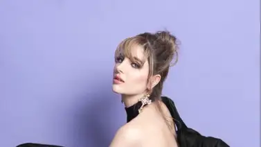 Con transparencia y escote, Stephany Abasali triunfa desfilando en Miami Con transparencia y escote, Stephany Abasali triunfa desfilando en Miami