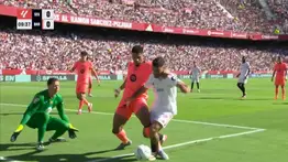 ¡Polémica VAR! Alexis Sánchez convierte controversial penal al FC Barcelona