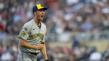 Bullpen de Cerveceros de Milwaukee logra algo inédito ante Cachorros (+Dato)