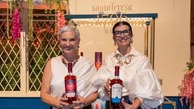 Santa Teresa 1796 presenta su tercera innovación finalizada en barricas de Cacao de Chuao junto al estreno del musical Mamma Mia! Santa Teresa 1796 presenta su tercera innovación finalizada en barricas de Cacao de Chuao junto al estreno del musical Mamma Mia!