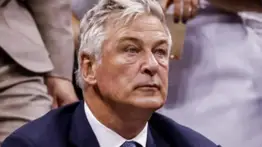 Alec Baldwin sufre un accidente automovilístico en medio de la tormenta