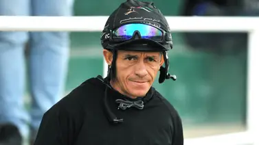 José Gilberto Hernández va con toda la disposición de tomarse al menos una foto en la reunión 40 en La Rinconada José Gilberto Hernández va con toda la disposición de tomarse al menos una foto en la reunión 40 en La Rinconada