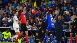 Real Madrid se beneficia de roja al Getafe: Repasa la jugada de la polémica en LaLiga