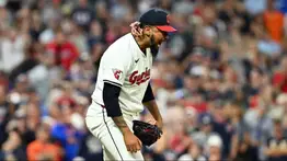 El dilema de Clase: ¿Puede el cerrador investigado por MLB jugar con Tiburones de La Guaira?