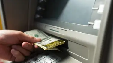 Investigarán a quienes retiren más de esta cantidad en cajeros automáticos Investigarán a quienes retiren más de esta cantidad en cajeros automáticos