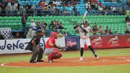 ¡Rugido en Maracay! Tigres remonta y extiende su hegemonía ante Cardenales