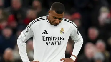 Mbappé falla un polémico penal en el clásico  Mbappé falla un polémico penal en el clásico