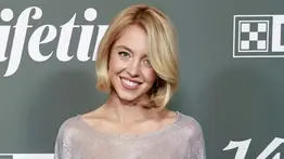 Con atrevida trasparencia y sin sujetador apareció Sydney Sweeney en una gala 