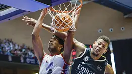El Real Madrid esquiva la derrota en el último segundo y doblega al Obradoiro en tiempo extra