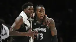 Ayo Dosunmu no se achica frente a Anthony Edwards en la pretemporada de los Timberwolves