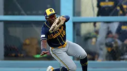 MLB: Luis Lara protagoniza espectacular atrapada y se gana algunos aplausos en Los Ángeles