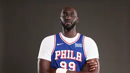 Refuerzo de altura: Philadelphia 76ers acuerda un contrato de dos vías con Tacko Fall