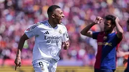 ¡Los tiene de sopita! Los increíbles registros de Mbappé frente al Barcelona