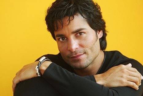 Chayanne muestra los abdominales que se gasta a los 58 años