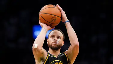 Stephen Curry continúa rompiendo récords en la NBA a los 38 años Stephen Curry continúa rompiendo récords en la NBA a los 38 años