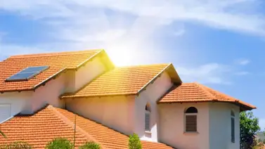 La insólita promoción ‘Roof and Gobble’ que una compañía de tejados ofrece a sus clientes en Florida, Estados Unidos La insólita promoción ‘Roof and Gobble’ que una compañía de tejados ofrece a sus clientes en Florida, Estados Unidos