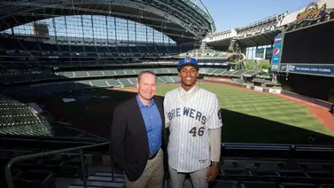 MLB: Prospecto cubano firma con Cerveceros de Milwaukee para la temporada 2024 MLB: Prospecto cubano firma con Cerveceros de Milwaukee para la temporada 2024
