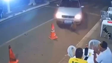 ¡La locura! Mujer atropella a su novio por solo irse a beber con sus amigos