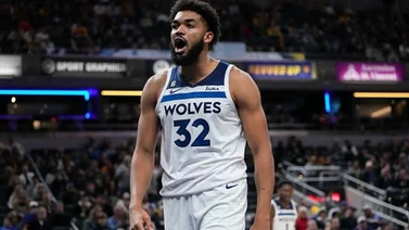 NBA: Así fue el humillante tapón del dominicano Karl Anthony Towns sobre Klay Thompson (+Video)