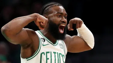 NBA: Jaylen Brown consigue marca histórica de triples con los Boston Celtics (+Video)