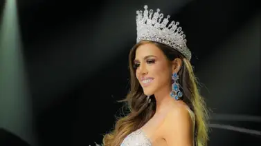 ¡Derrochando elegancia sobre el escenario! Mira como lució Diana Silva en traje de gala ¡Derrochando elegancia sobre el escenario! Mira como lució Diana Silva en traje de gala