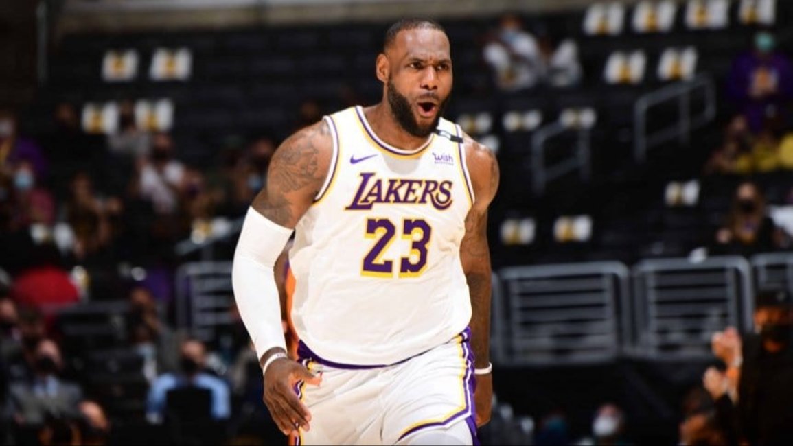 clavada de lebron james 2023