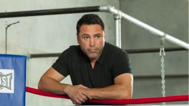 Descubre la impresionante suma de dinero que ofrece Óscar de la Hoya en busca de nuevos peleadores