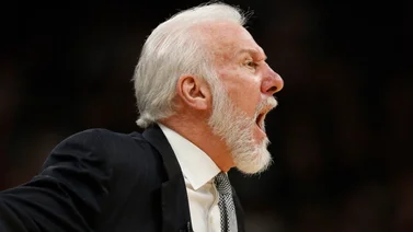 NBA: ¡A seguir su ejemplo! mira como Gregg Popovich se enfrenta a la afición de San Antonio por Kawhi Leonard (+Video)