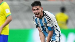 ¿Quién es Claudio "El Diablito" Echeverri? El nuevo diamante que comparan con Messi en el fútbol argentino