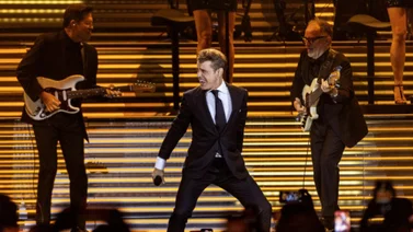 Comiendo piso: Así fue la aparatosa caída de Luis Miguel en pleno concierto (+Video)