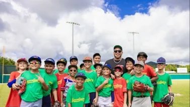 Francisco Álvarez y Vladimir Guerrero Jr. dan un show a niños en Puerto Rico con Homerun Derby