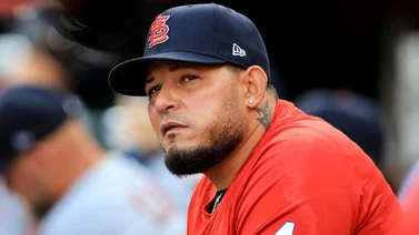 ¡Decisión tomada! Yadier Molina aclara si firmará contrato como coach de MLB en 2024 
