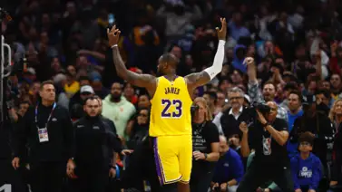 NBA: ¡El Rey de los récords! LeBron James vuelve a hacer historia NBA: ¡El Rey de los récords! LeBron James vuelve a hacer historia